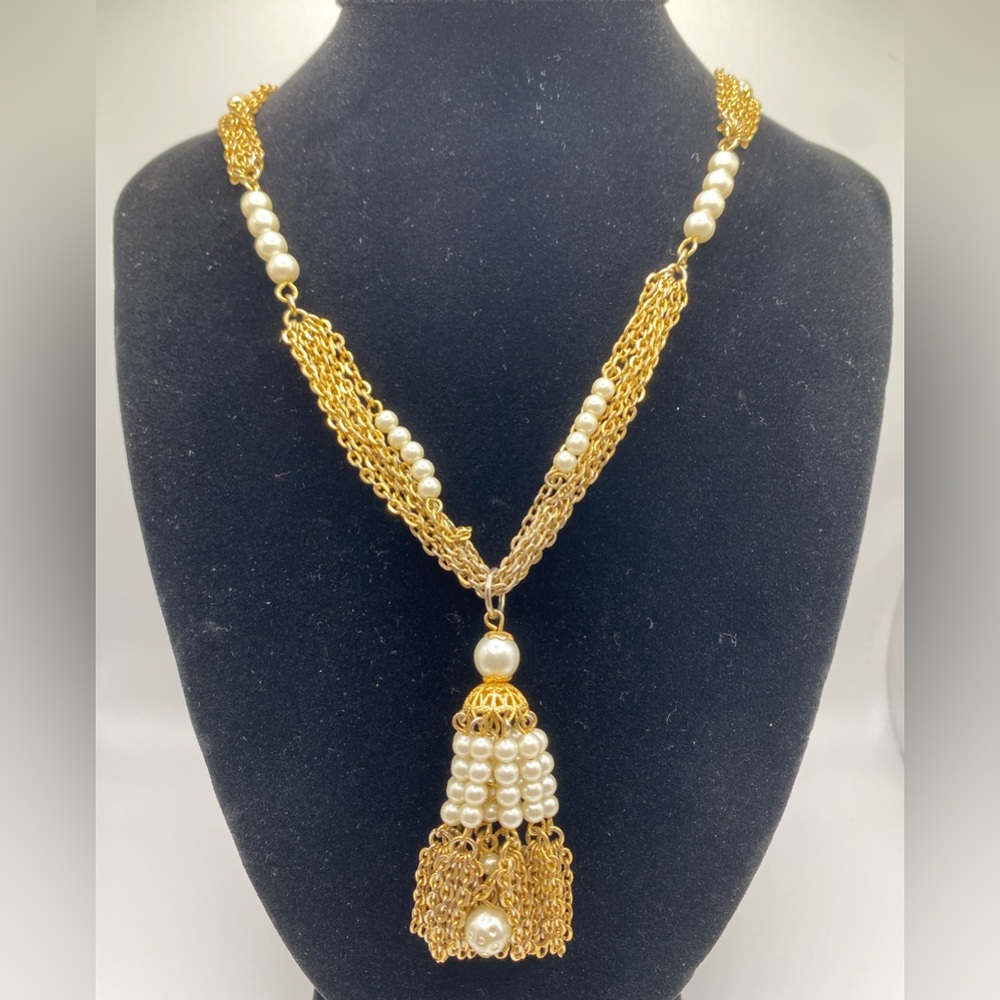 Gold Necklace with Pearls